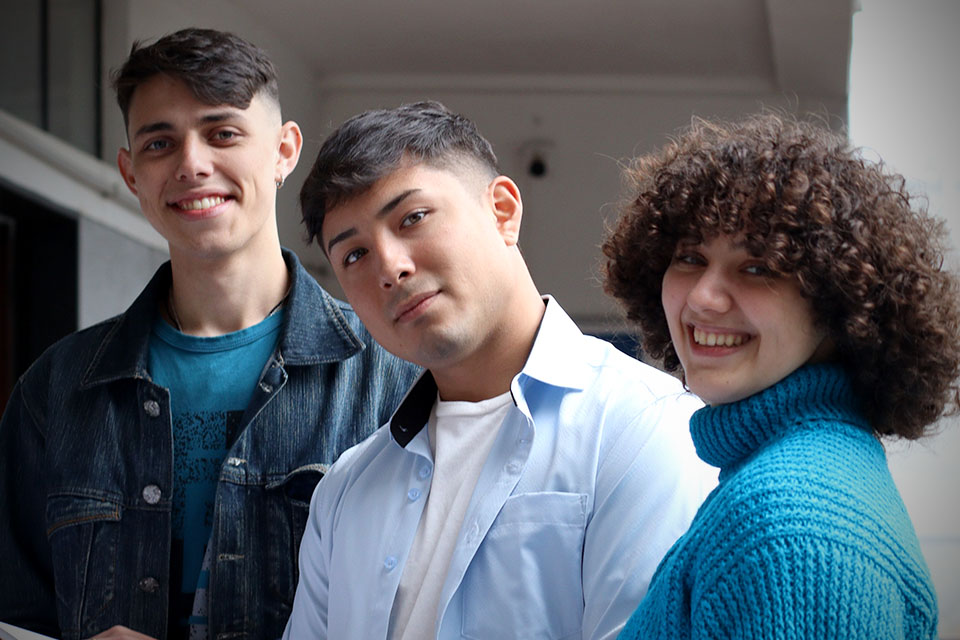 Auxiliar Lingüístico de Inglés Intermedio-Alto (B2)